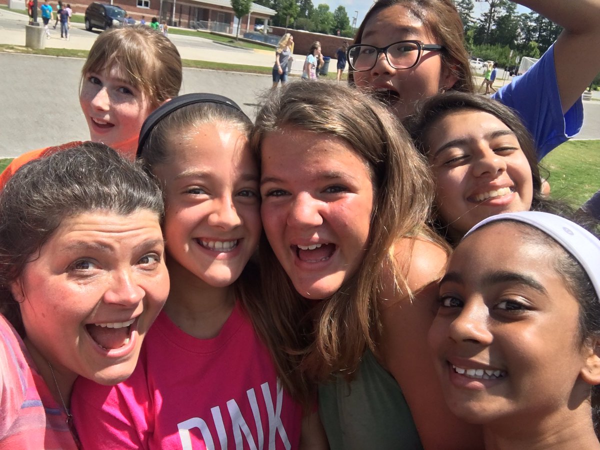 AMTIGNOR's tweet photo. #holmanms Carnival 2017 https://t.co/pNQ0ke6MwF