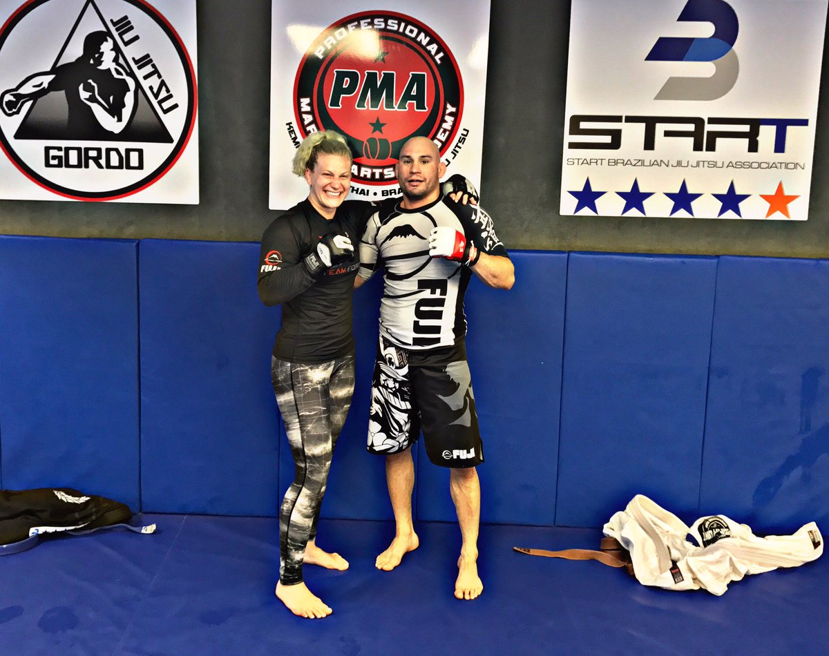 RickHawnMMA's tweet photo. Good MMA/BJJ training with 2x Olympic Gold medalist @judo_kayla today!
#StartJiuJitsu #TeamPMA #WSOF https://t.co/Ia9McoLYcP
