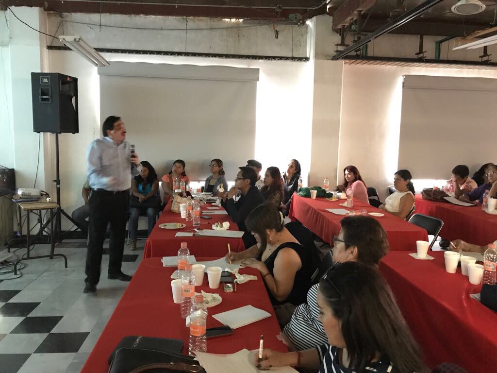 PTCDMX_oficial's tweet photo. Los petistas de las demarcaciones atentos al informe de la consultoría encargada de la capacitación de estructura territorial del #PTCDMX https://t.co/yKuNUt2hch