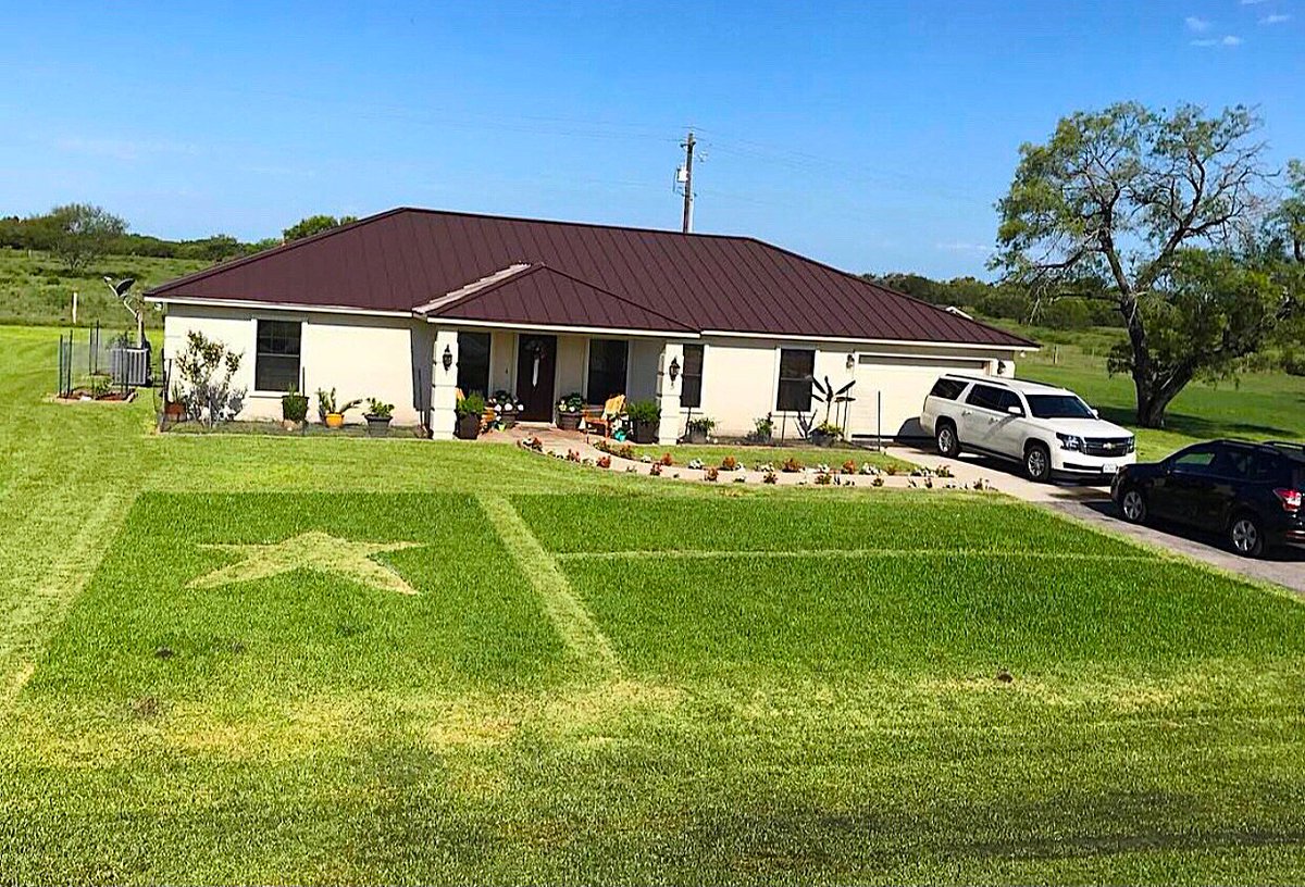 TheTexasFlag's tweet photo. I wanna live where the green grass grows ... instagram 📷: @jenniferacash https://t.co/xItxY6PZQ8