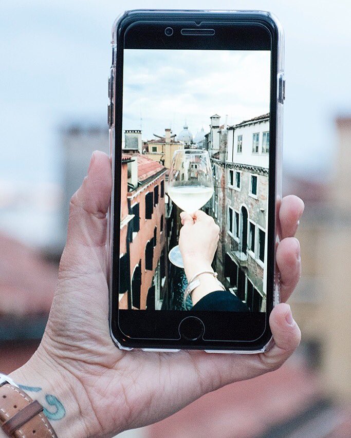 veneziadavivere's tweet photo. #SocialMedia e #vino: ne parliamo domani con @StevieKim222, direttrice di #Vinitaly, a #TFondaco con #CreatricidiFuturo ph. @FrancescaOcchi https://t.co/at5tvmRibQ