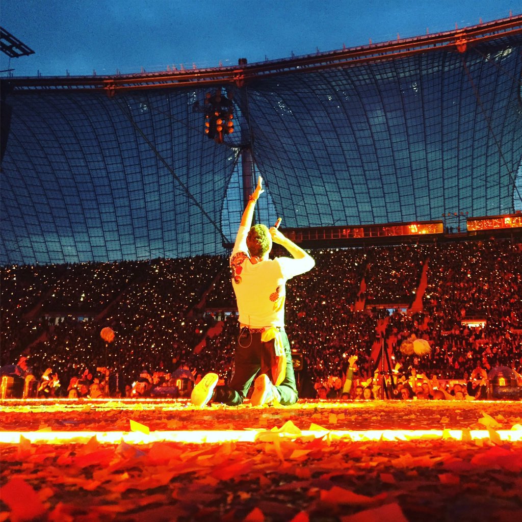 coldplay's tweet photo. Fix You. A #ColdplayMunich https://t.co/wNUXUEVgfU