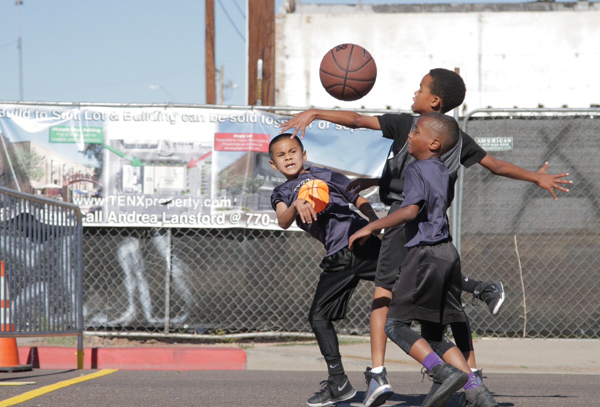 IndyHoopFest's tweet photo. #IndyHoopFestival is for people of all ages and skill level! Will we see you at @LucasOilStadium on July 8 and 9? https://t.co/NKhDVjRjx0 https://t.co/epNkeNvKc6