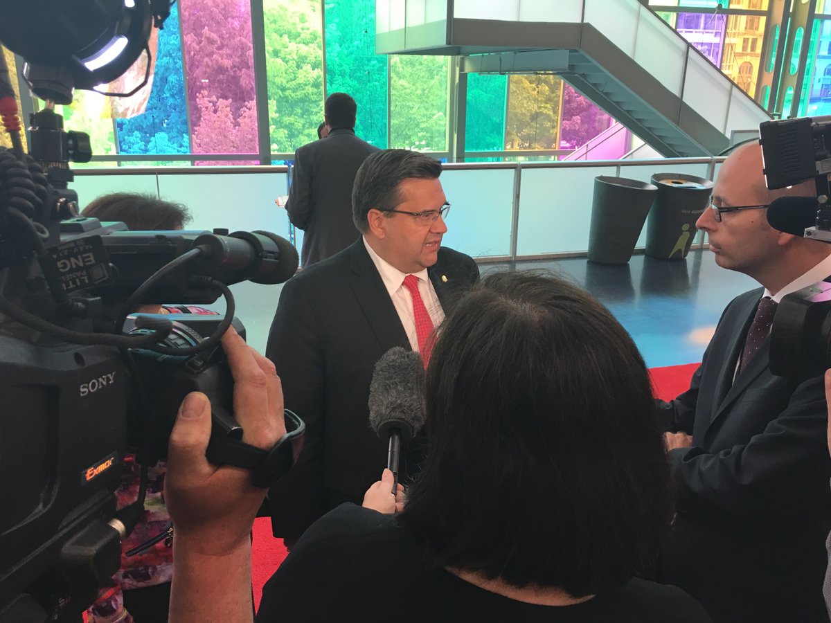 Mayor @DenisCoderre taking in President Obama’s talk tonight https://t.co/mmd96sa6xh