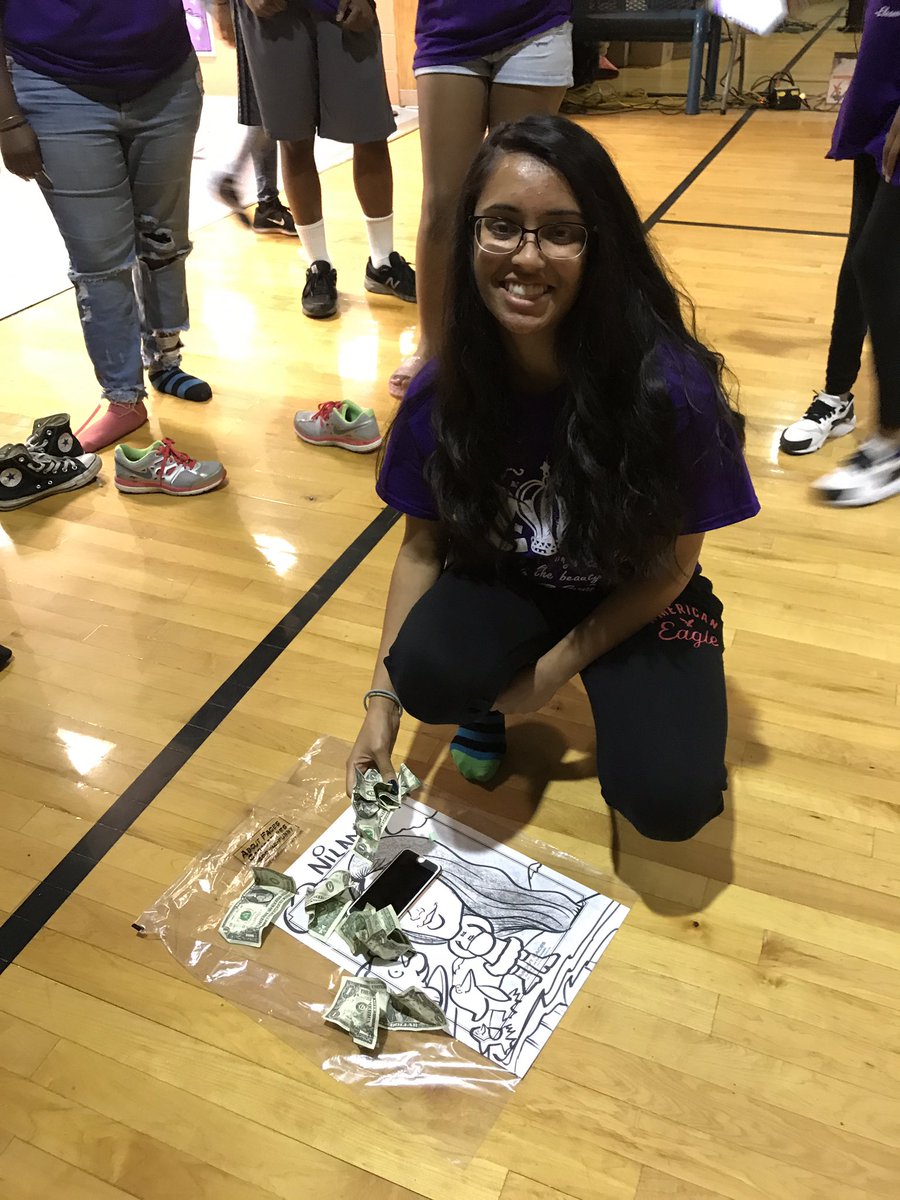 emilysullivan36's tweet photo. @ERHS2017 https://t.co/WGpQmBhngv