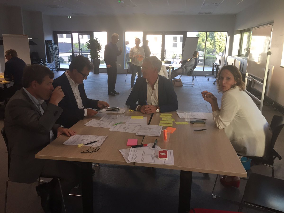 KarenHuge's tweet photo. Quand @DirigeantsResp construit #DRO2020 les idées se bousculent, on entre dans la dimension créative! https://t.co/Br65ZpQz6L