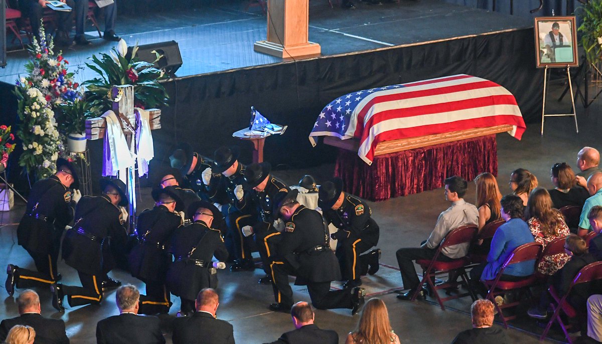 ClickingKen's tweet photo. . #SpartanburgCoSO drill team at #DevinHodges funeral, honor God and officer who died in the line of duty. @independentmail @GreenvilleNews https://t.co/ARhGFXkWh6