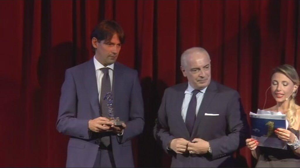 Lazialita1985's tweet photo. Napoli. Premio #footballleader2017, l'allenatore dell'anno è il mister della #Lazio è Simone #Inzaghi @xjacobelli @gaialucariello (dal nost… https://t.co/BUFGe5POe3