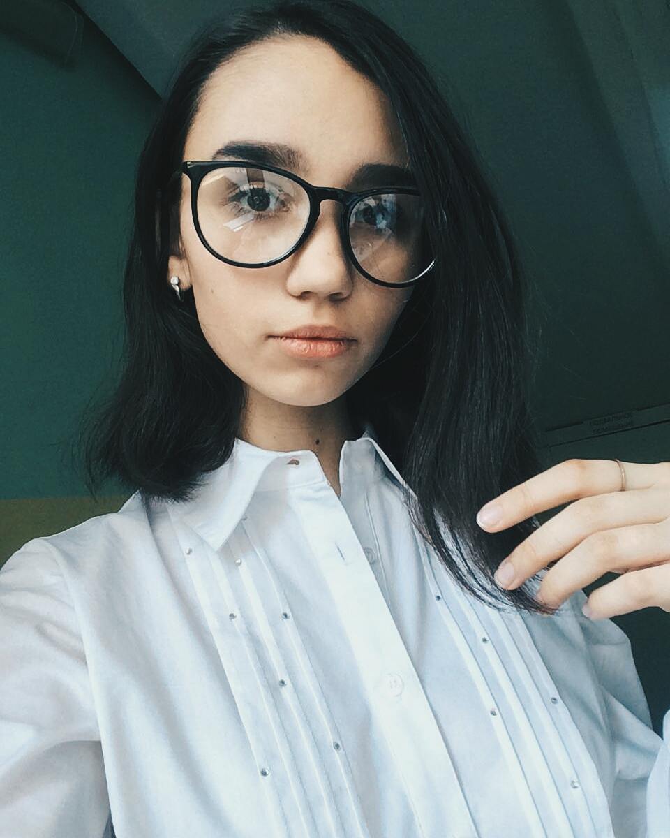 vlyashetsky's tweet image. your bob cut is more beautiful than my favorite views over the rooftops #girlsundcarre #mobilephotography #girls