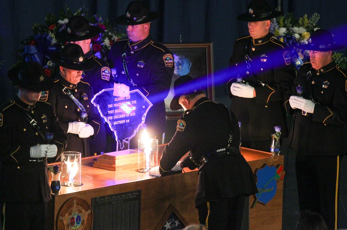 ClickingKen's tweet photo. . #SpartanburgCoSO drill team at #DevinHodges funeral, honor God and officer who died in the line of duty. @independentmail @GreenvilleNews https://t.co/ARhGFXkWh6