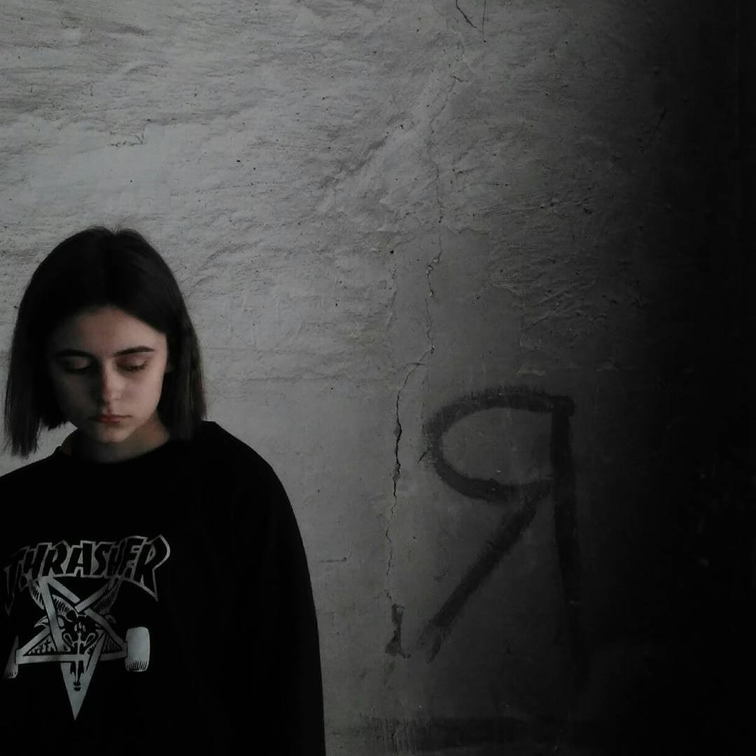 vlyashetsky's tweet image. your bob cut is more beautiful than my favorite views over the rooftops #girlsundcarre #mobilephotography #girls