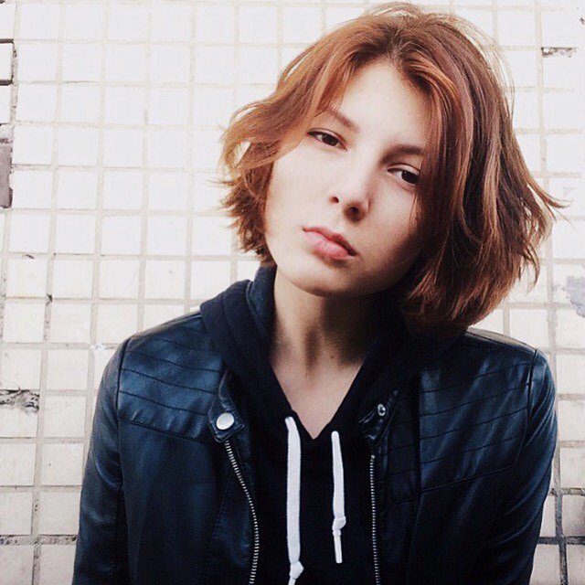 vlyashetsky's tweet image. your bob cut is more beautiful than my favorite views over the rooftops #girlsundcarre #mobilephotography #girls