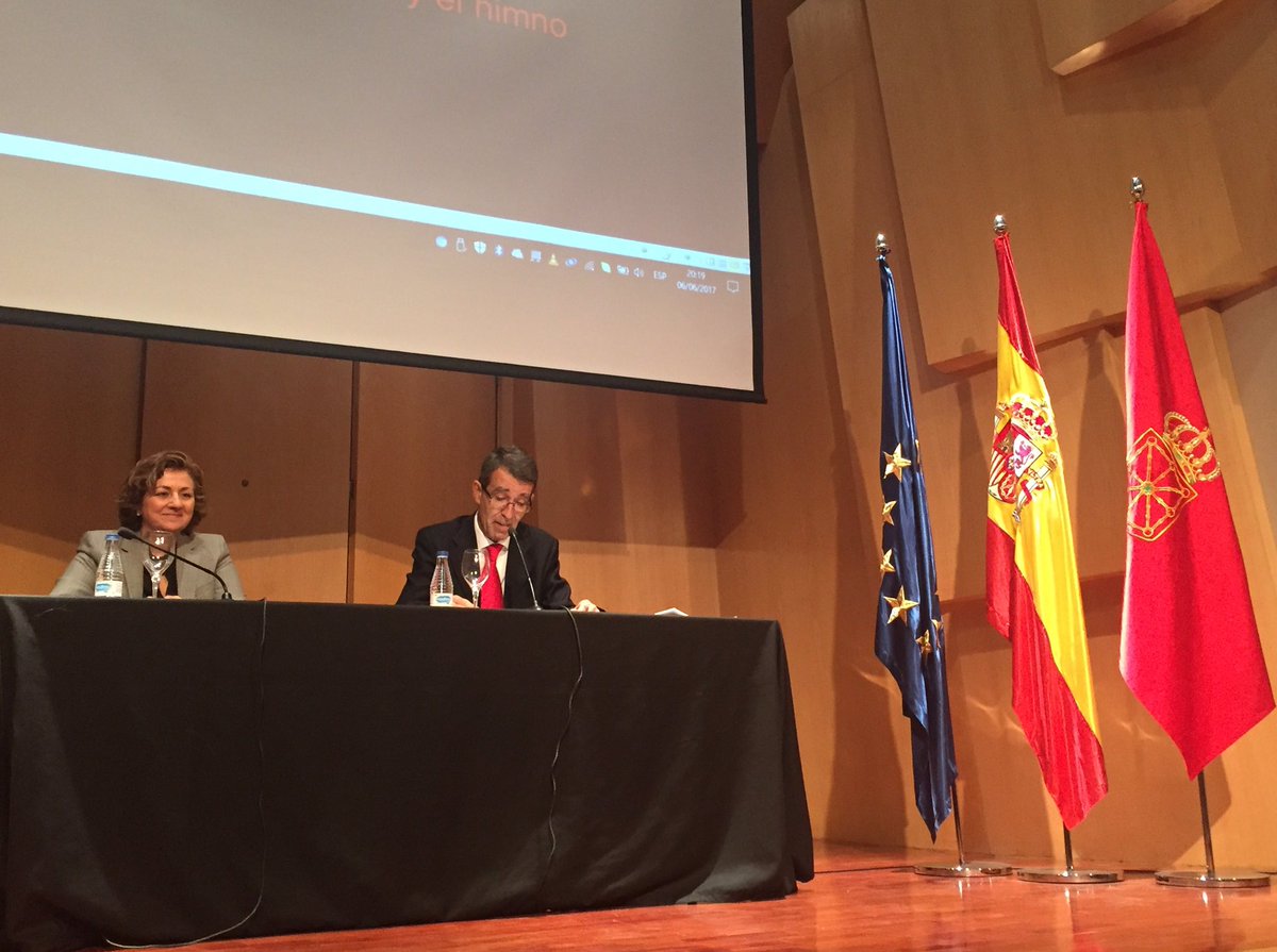 PalomaSobrini's tweet image. &quot;Lo que une a los Navarros: el escudo, la bandera y el himno&quot;, en el Lázaro Galdeano, prof Galan y prof Floristan @CirculoNavarra