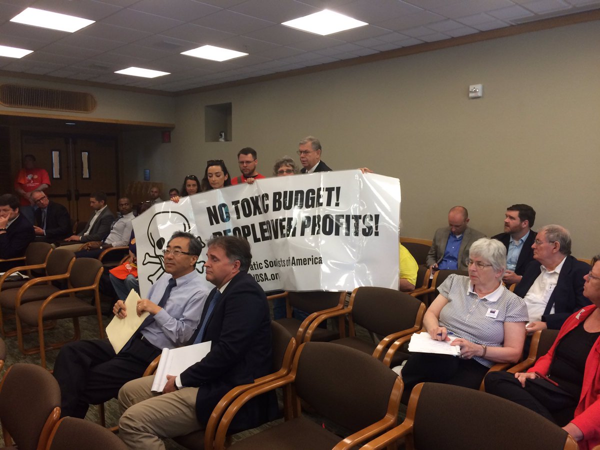 erosegolden's tweet photo. @PortlandDSA raises Toxic Budget banner as ways and means committee voted for inadequate budget. #orpop #orleg #orpol https://t.co/rp9EPCoKvN