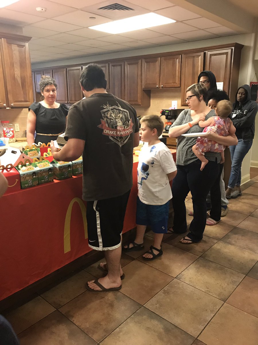 Families at @PhilaRMH are lining up to get their McDonald's dinner, which arrived in style to the house thanks to   <a href="/UberEATS/">Uber Eats</a>! #McDelivery