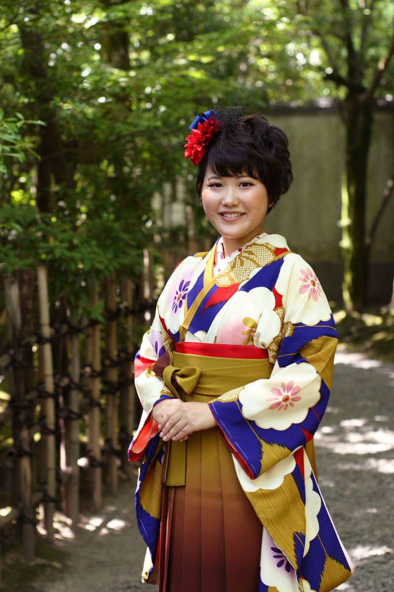 まゆの会 新作袴 6 4ショーより 着物 袖に大きな花が咲き 黄金色と紺色の対照的な色遣いが華やかな着物 K 5 まゆの会 和服 着物 着物レンタル 着付け 袴 袴レンタル 卒業袴 新作袴 着物イベント ファッションショー 着物モデル まゆの会 新作袴 6 4ショーより 着物 袖に大きな花が咲き 黄金色と紺色の対照的な色遣いが華やかな着物 K 5 まゆの会 和服 着物 着物レンタル 着付け 袴 袴レンタル 卒業袴 新作袴 着物イベント ファッションショー 着物モデル