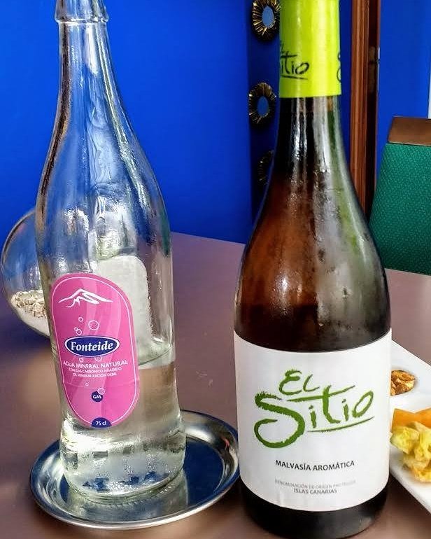 bodegaselsitio's tweet photo. LAarena53 homenajea a Perú.. Bodegas El Sitio... con Isidoro Sánchez.. en https://t.co/4CcxFnEyF2 y facebook https://t.co/3XLdPLZqwL