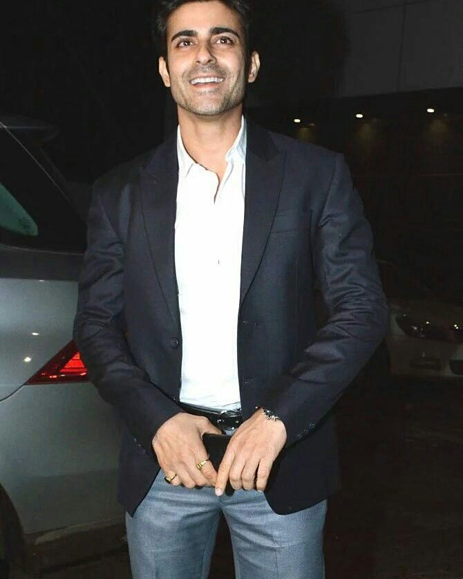 seham21994082's tweet photo. @JustShowbiz @FaridapsyFarida @gautam_rode @GautamRodeTeam @GautamRodeWeb @GautamRode_Arg @GautamRodeRules @GautamRodeeFC @Official_GRfc @Saraswtichndra @gautamRode_Luv @RodeForev Nice😍😍😍👍 https://t.co/V7p4GowQab