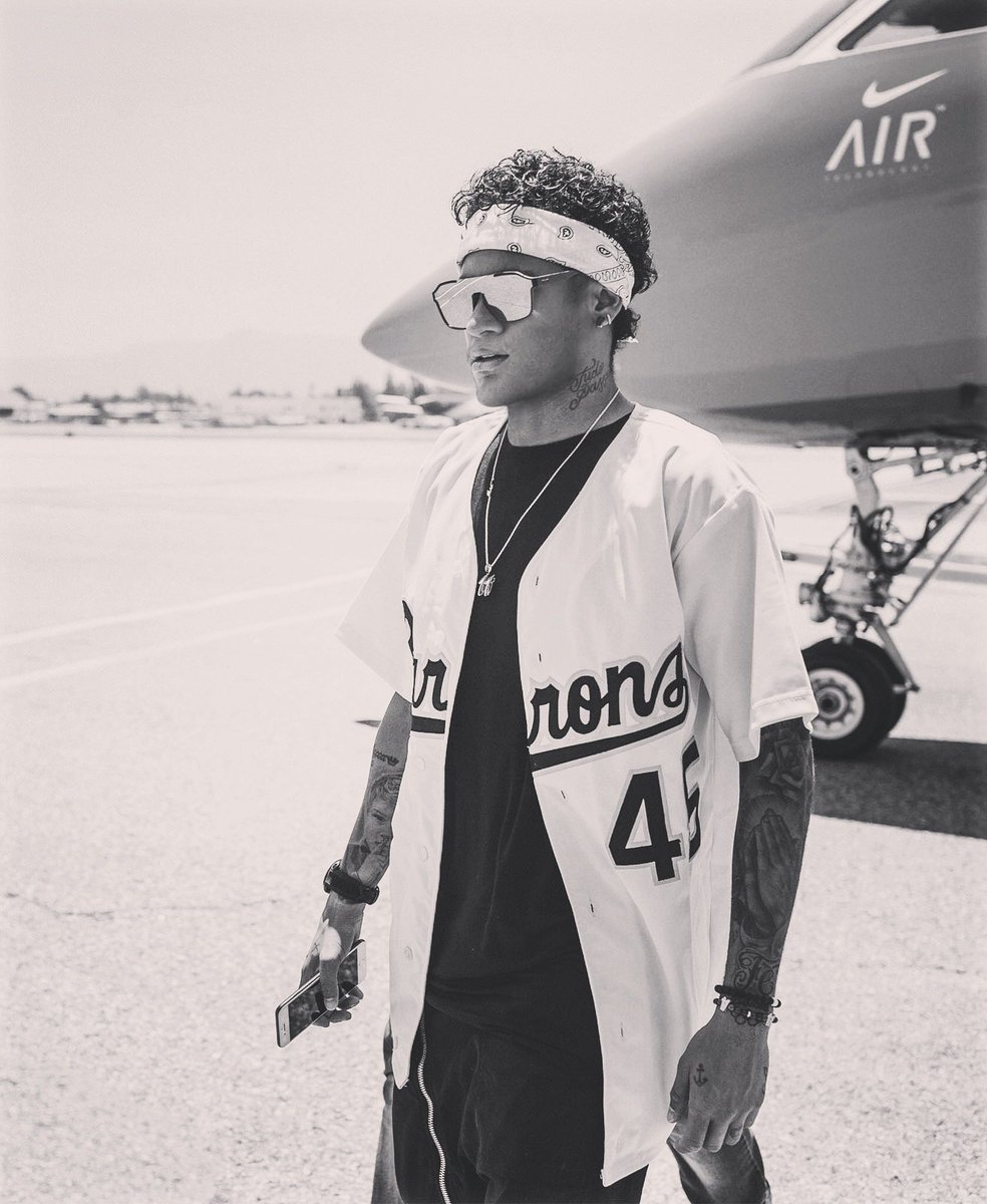 neymarjr's tweet photo. Olá, LA. Here all week.☀ 🌊🌴 Follow along: #NeymarLive@nikela @nikefootball https://t.co/2mUfVFfnZK