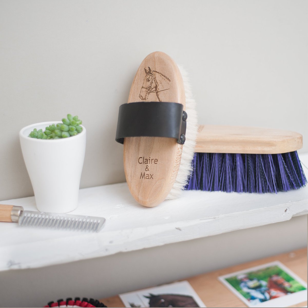 bespokepersonal's tweet photo. #dressagehour #ponyhour #Equinehour 
Beautiful Goat Hair Body brush engraved with your very own faithful equine friend 🐴 see our website 🐴 https://t.co/nTjry63brd