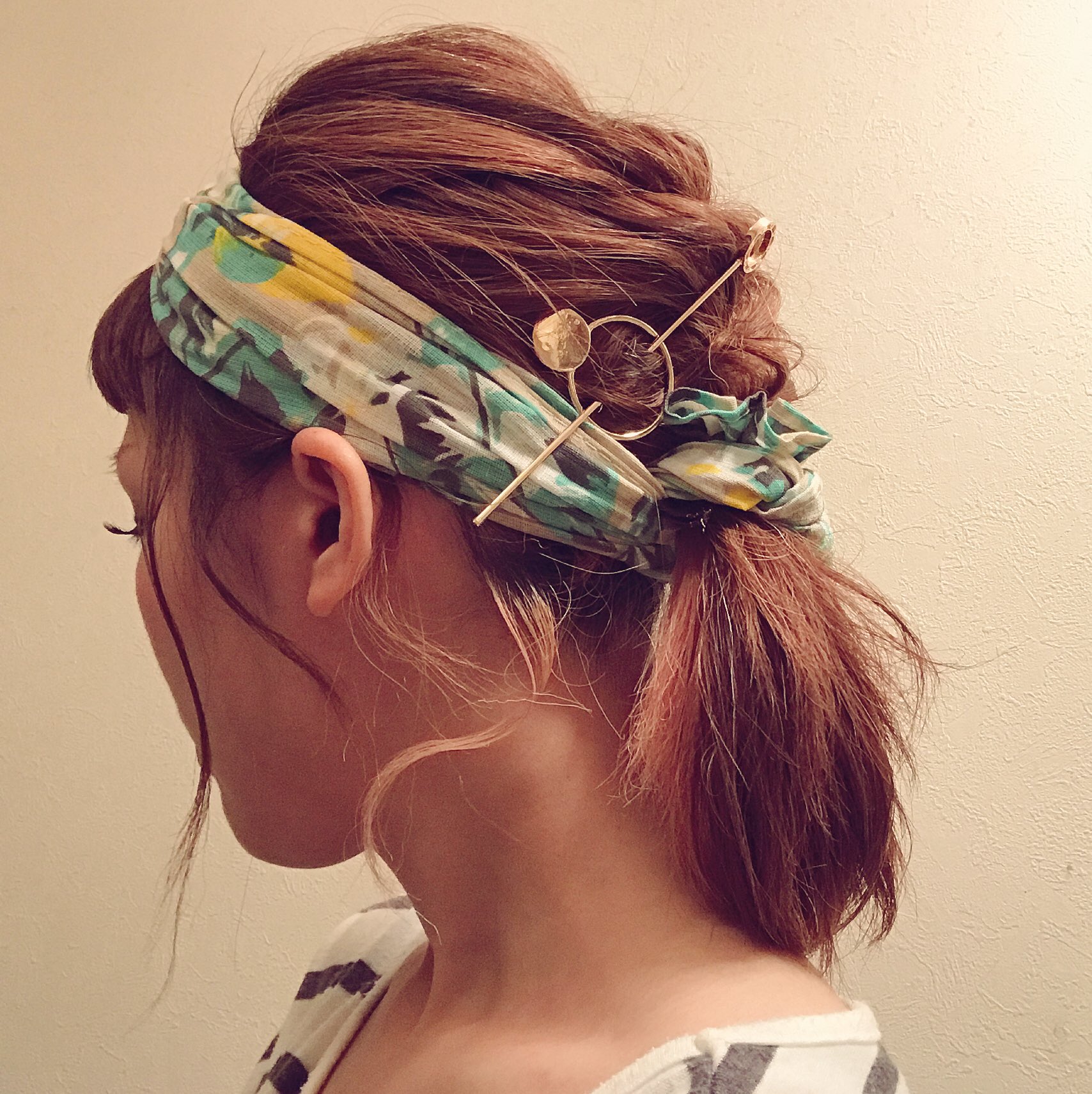 人は見た目が100 ヘアアレンジ 100円ショップに売ってる手ぬぐいを使ってターバンアレンジ 100均グッズ オシャレ Hairarrange Hairmake Hairstyle ヘアアレンジ 簡単ヘアアレンジ ターバンアレンジ 手ぬぐい 可愛い 編み込み