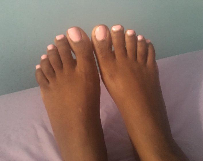 FinallyFamas's tweet photo. Like,Comment,RT. Just show love I'm tryna convince her to let me nut on her feet. Says she might try a fj 2.  #footfetish #footfetishnation https://t.co/gv0dnnkzuq