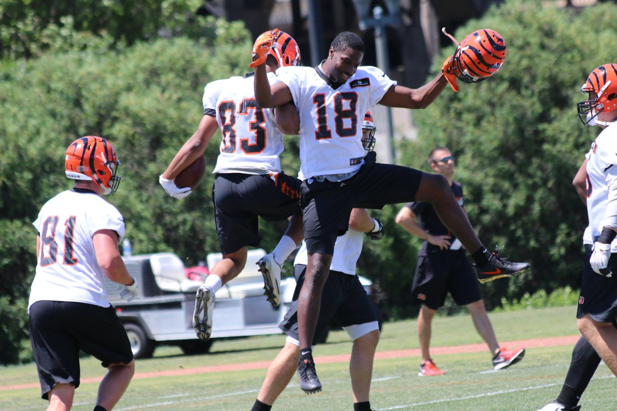 When you realize that it’s FINALLY the weekend. #FridayFeeling https://t.co/r5KyjPPCtN