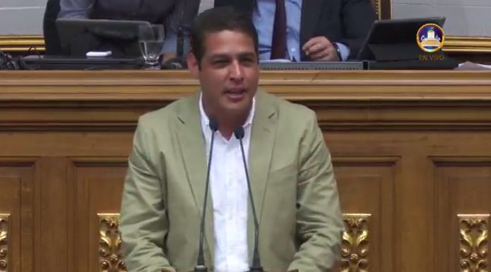 TVVnoticias's tweet photo. .@joseolivaresm  a @NestorReverol : "Usted será recordado por los venezolanos como lo que es, un asesino". https://t.co/IVTsmyiFo0