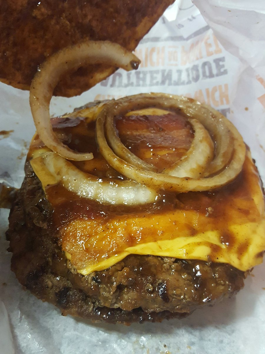 Richiebraz's tweet photo. @BurgerKingCAN I didnt know ultimate bacon meant 2 strips of bacon under sauce 😕 https://t.co/FulvsWexb6