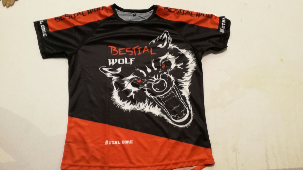 Las nuevas equipaciones del @BalonmanoB ya están oficialmente inauguradas. La primera foto es la 1a equipación y la segunda foto es la 2a e.