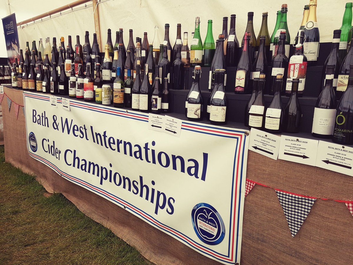 DrinkingCiders's tweet photo. A Right Royal Showcase! @theciderologist #rbw17 #cider https://t.co/wDEdtyKNNt https://t.co/jvBoLNsdHF