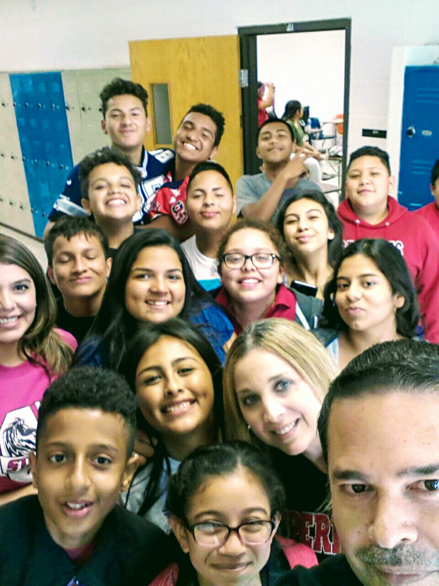 MrsGomez1003's tweet photo. Last Day of school 😢... @mrsmellyrod @raulmt12 https://t.co/TetMhwjgSm