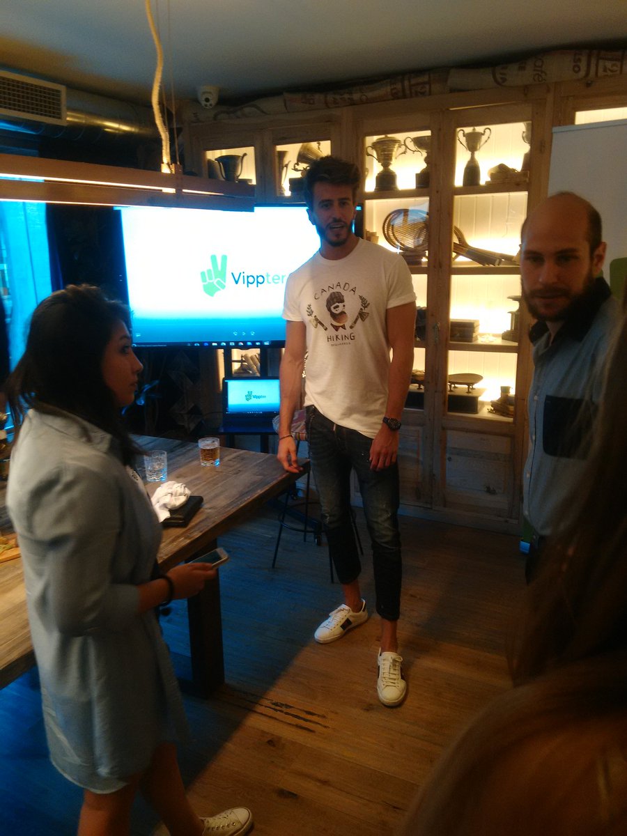 mcraquel8's tweet photo. #MeetMarcoFerri 😍❤❤
#PointerMadrid https://t.co/ZF4epHrlpG