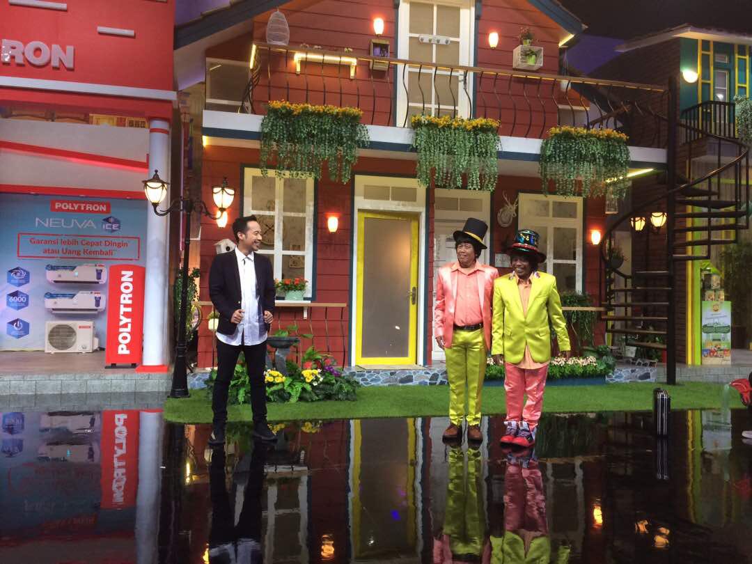 TRANS7's tweet photo. Waduuuh... Pak Tarno dan Pak Tarni nongol di Sahurnya @OVJ_kitelagi!
#OVJCLBK12 https://t.co/YBuaeEjIO2