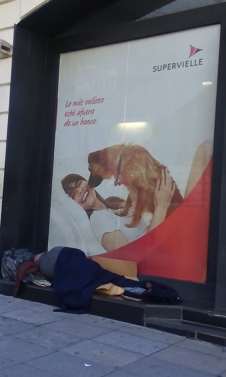 escapadasggr's tweet photo. Buenos Aires, aquí y ahora. El plotter del banco se convierte en un chiste de mal gusto... https://t.co/Zhjxrcxeg5