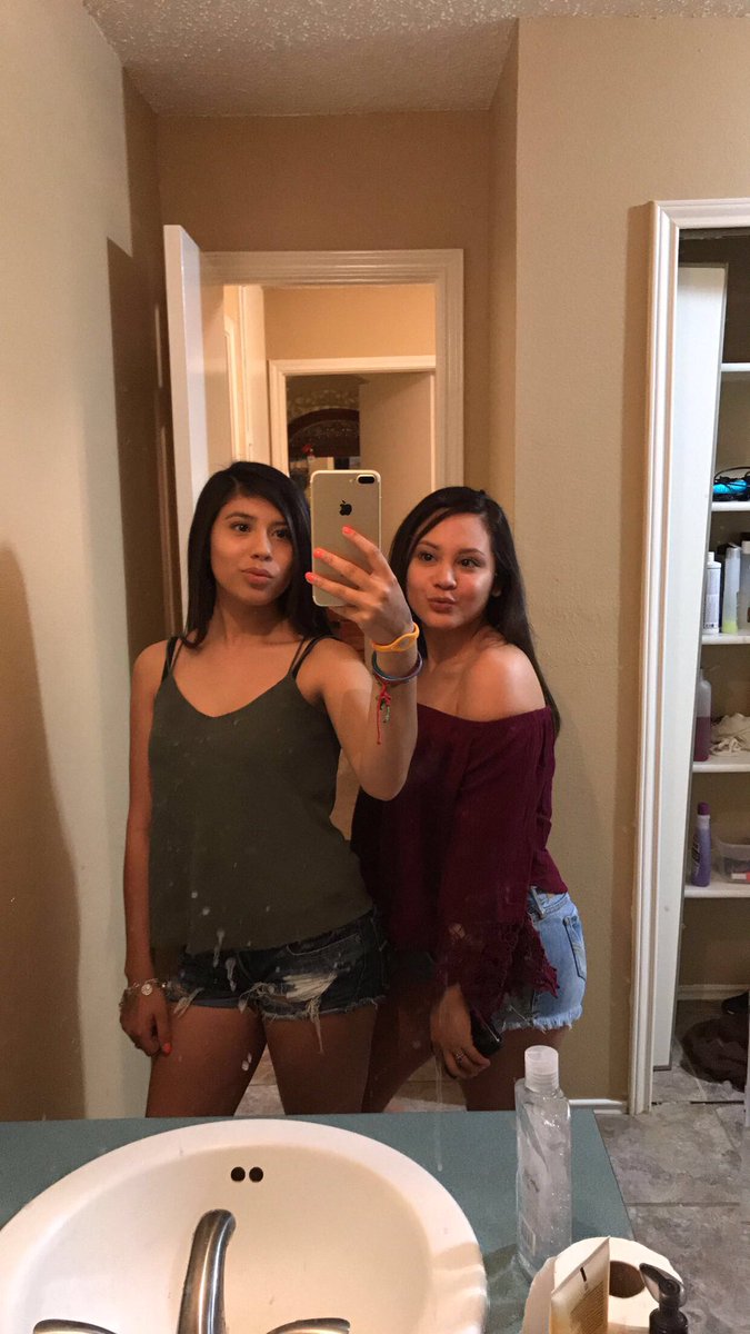 MiasGoneCountry's tweet photo. Bff appreciation post because this lil bitch with a mouth on her is the only one who can put up with me 😏❤ #GoBestfren @BarreraDesirea https://t.co/ftpdwJwnGe