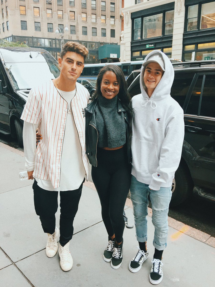 Michiixx's tweet image. 3 years later and still going strong 👊🏾💕 @JackJ @jackgilinsky