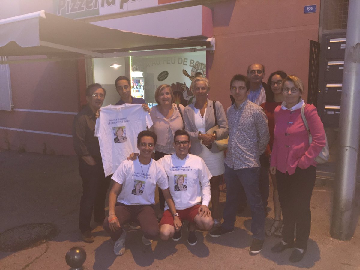 NancyCanaud2017's tweet photo. Réunion à notre QG la pizzeria de Momo Place d'Italie dans les Hauts de Massanne ! #circo3402 #legislatives https://t.co/X0Spz0h9q7