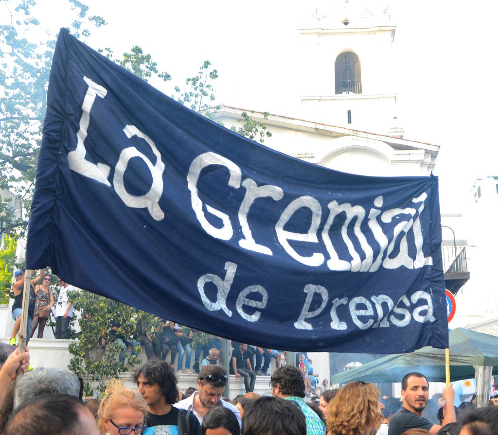 7 de junio, día del periodista: no queremos felicitaciones, exigimos trabajo lagremialdeprensa.wordpress.com/2017/06/06/7-d…