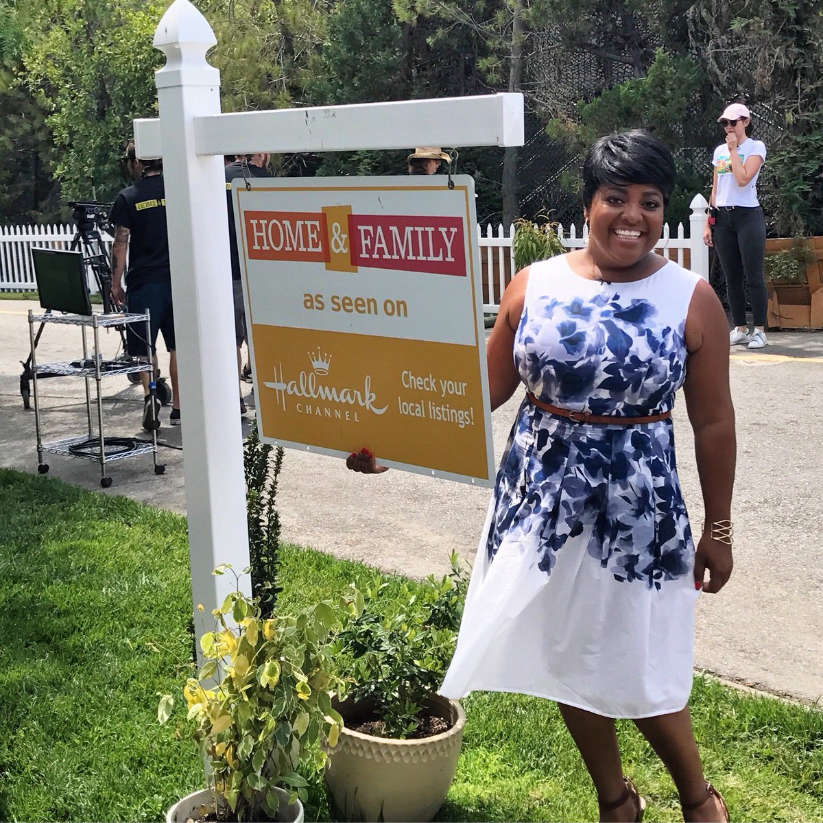 LUX_HAIR's tweet photo. Throwing it back to @HomeandFamilyTV - @SherriEShepherd looked amazing😍 #style #hair #sherrishepherd #luxhair #luxhairwigs https://t.co/66n7B44PuJ