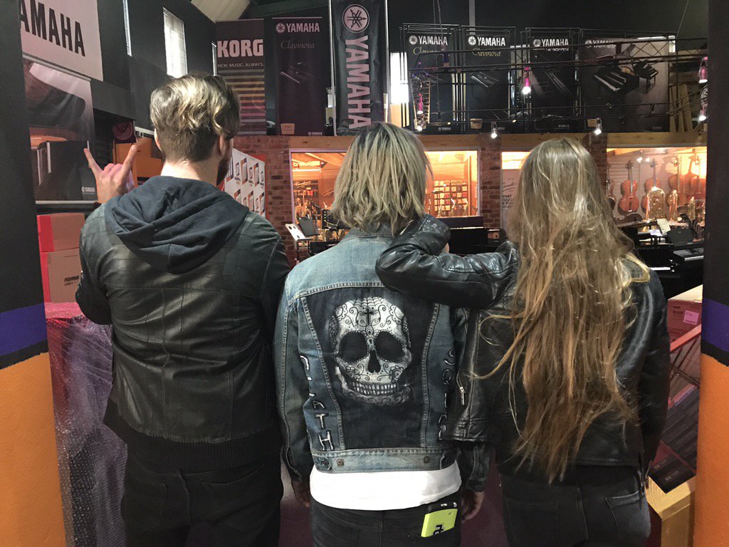 Hellcats hair 🤘💛 <a href="/Hellcatsband1/">Hellcats</a>  <a href="/MarshallMusicSA/">Marshall Music SA</a>