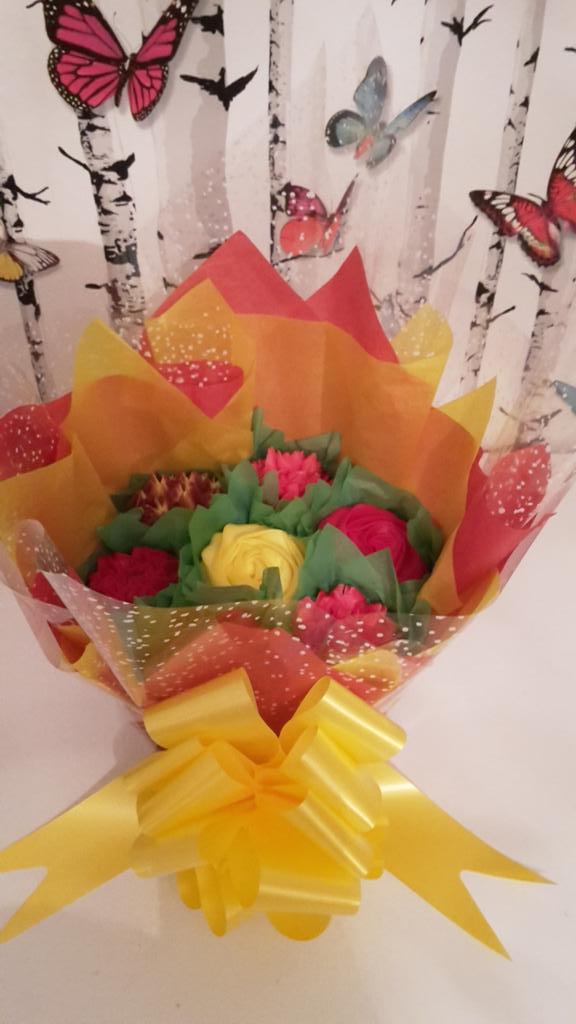mamajcakes's tweet photo. #sayitwithflowers who loves flowers &amp; cake? Have both with a  #cupcakebouquet @jackie_shaddad #newport #cake https://t.co/EeSSDf0QP1