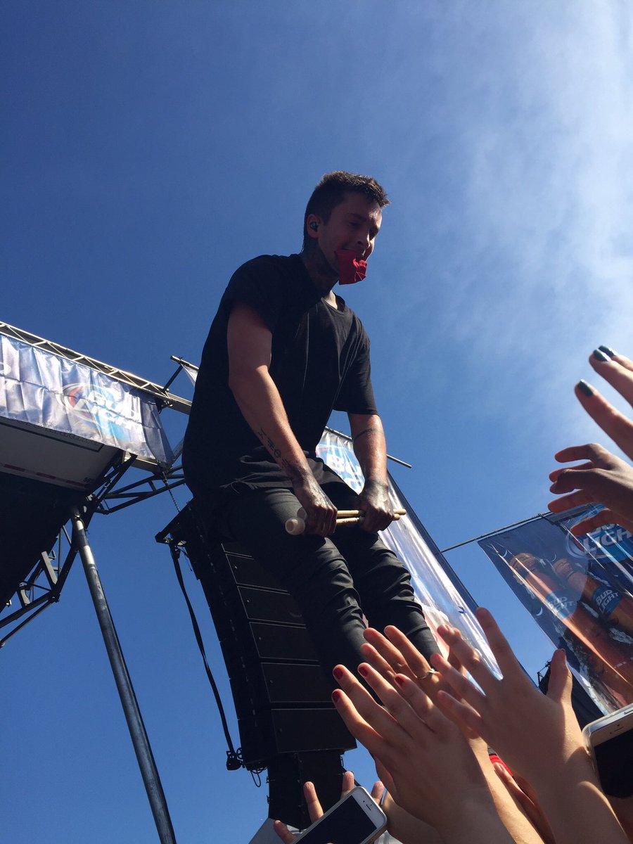 cchrisstellee's tweet photo. 2 years ago today was the first time I saw @twentyonepilots live. Thank you @LIVE105 for bringing them to me ☺️💕 #BFD2015 https://t.co/OmLC6lIWkW