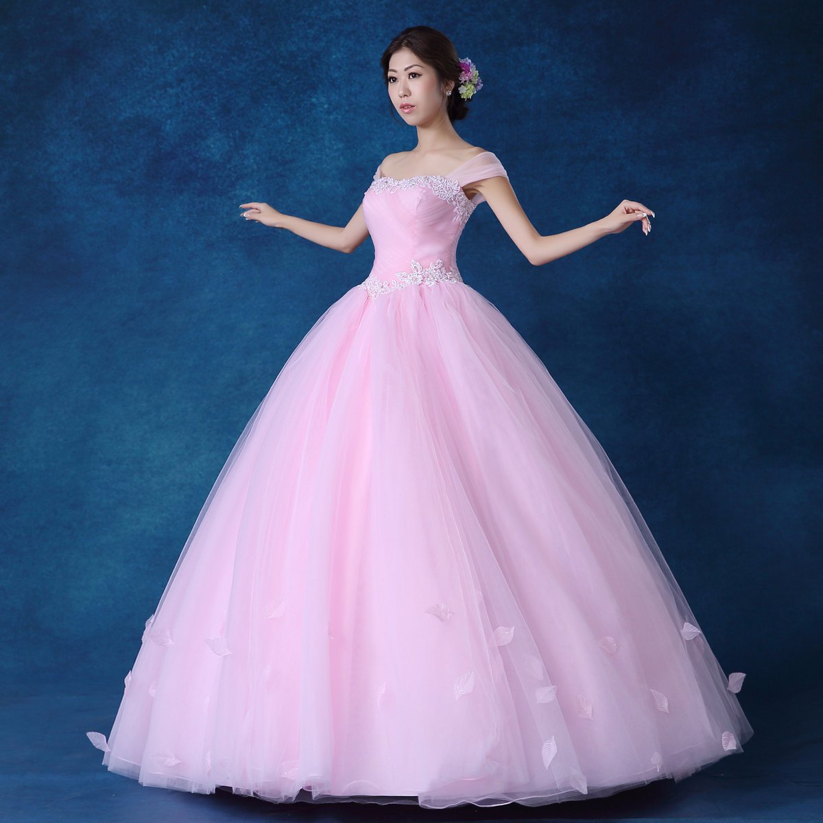 Marry Me Twitter પર オフショルダーがかわいいカラードレス ふんわりしたチュールのオフショルダーとボリュームスカートがかわいい一着 ビスチェラインとウエスト切り替えのレース 裾についているリーフモチーフが童話のプリンセスのようです ドレス試着