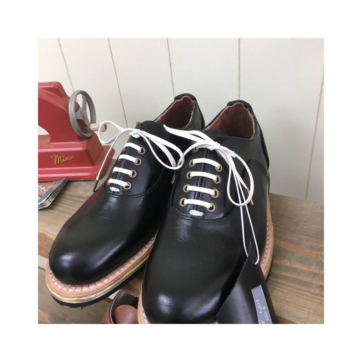 Twitter पर うみじかん 今日も１６時までopenしています ガロチャ展 ６月２５日 日 まで開催 革靴のオーダー サンダル 革アクセサリー販売会 こんなシンプルな革靴もあります でもコバやステッチの色を ちょっと変えると自分だけの オリジナルな一足になります