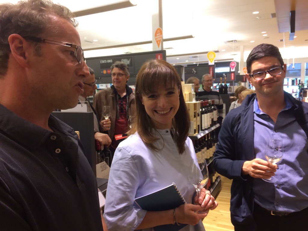 Sophie Barmès fait une visite au Québec pour présenter ses vins bio  du Dom. Barmès Buecher. Ici à Hull. <a href="/oenopole/">OENOPOLE</a>