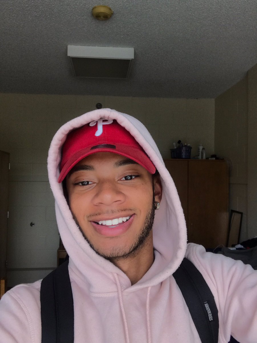 chrxxomar's tweet photo. It's that time again🌚 #blackoutday https://t.co/mQI6lPbOL7