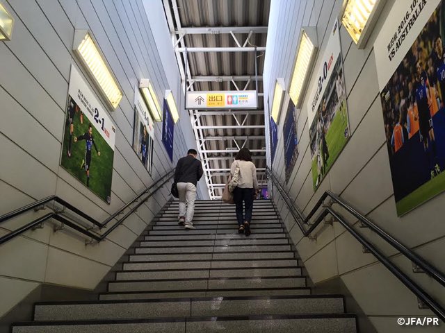 サッカー日本代表 Twitterissa 本日キリンチャレンジカップ 17が行われる東京スタジアムの最寄駅飛田給駅ではアジア最終予選の激闘を振り返る写真がサポーターの皆さんをお出迎え イラク戦に向けた重要な一戦は19 25キックオフ T Co Tvh2pryvn5 Jfa Daihyo サッカー日本代表 Twitterissa 本日キリンチャレンジカップ 17が行われる東京スタジアムの最寄駅飛田給駅ではアジア最終予選の激闘を振り返る写真がサポーターの皆さんをお出迎え イラク戦に向けた重要な一戦は19 25キックオフ T Co Tvh2pryvn5 Jfa Daihyo