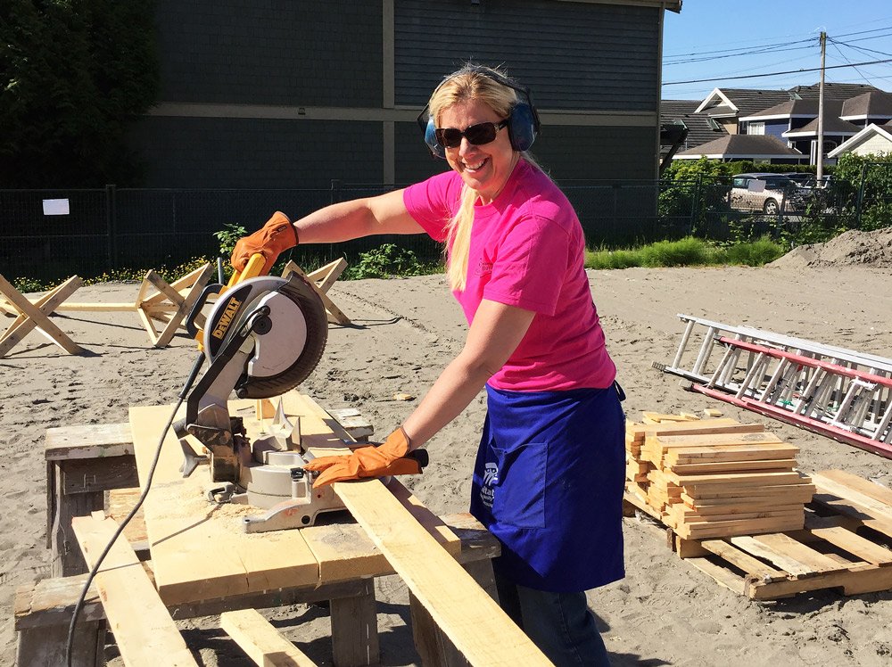 MyTileTown's tweet image. Very special Monday! @MyTileTown Joelle &amp;amp; Dionne building new homes for deserving families! Thks @DIALOG &amp;amp; the @HabitatVan volunteers.