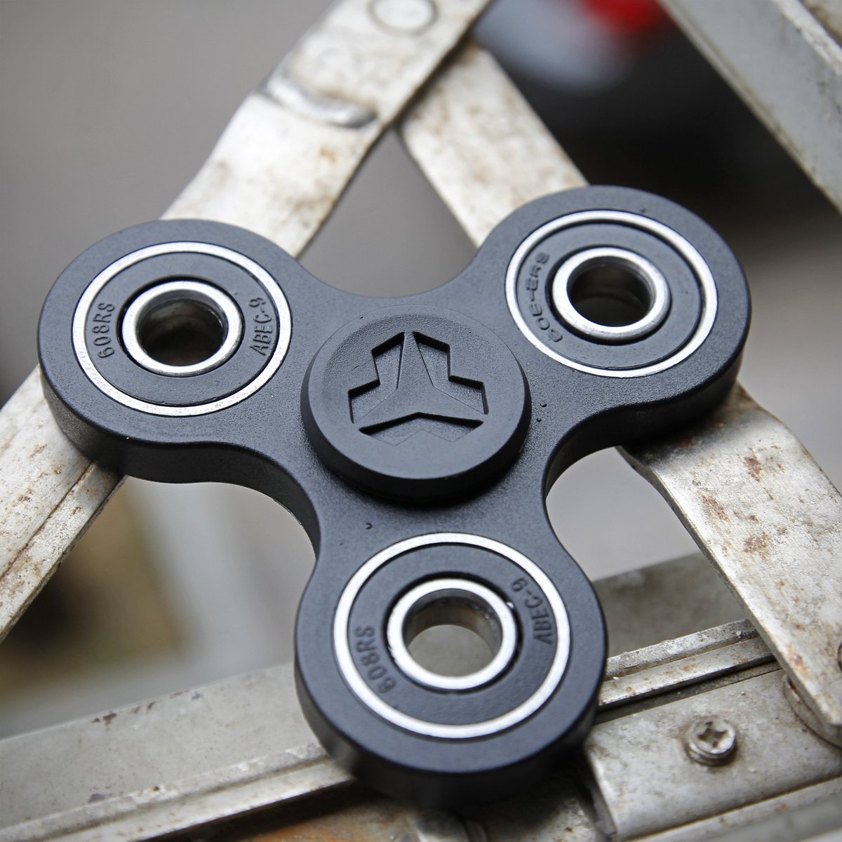 YomaxerFidget tweet picture